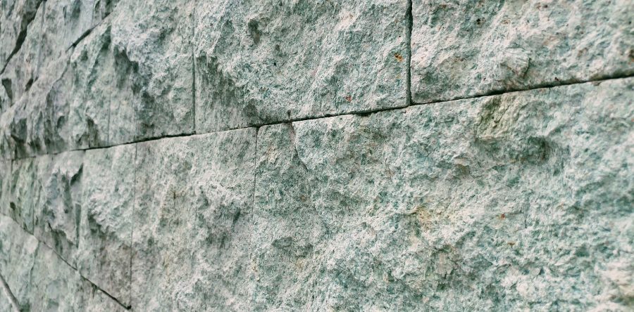 Bimssteine, Basalt und andere Steinarten für Mauerwerksarbeiten