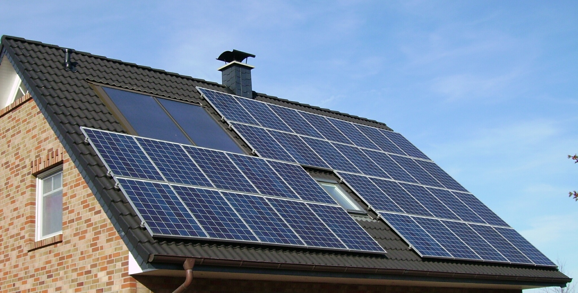 Solarenergie - erneuerbare Energien für Strom und Heizung - energieeffizient Sanieren