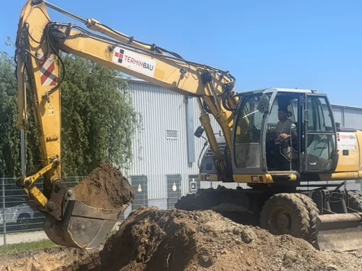 Termin-Bau-Bagger bei Erd- und Tiefbauarbeiten